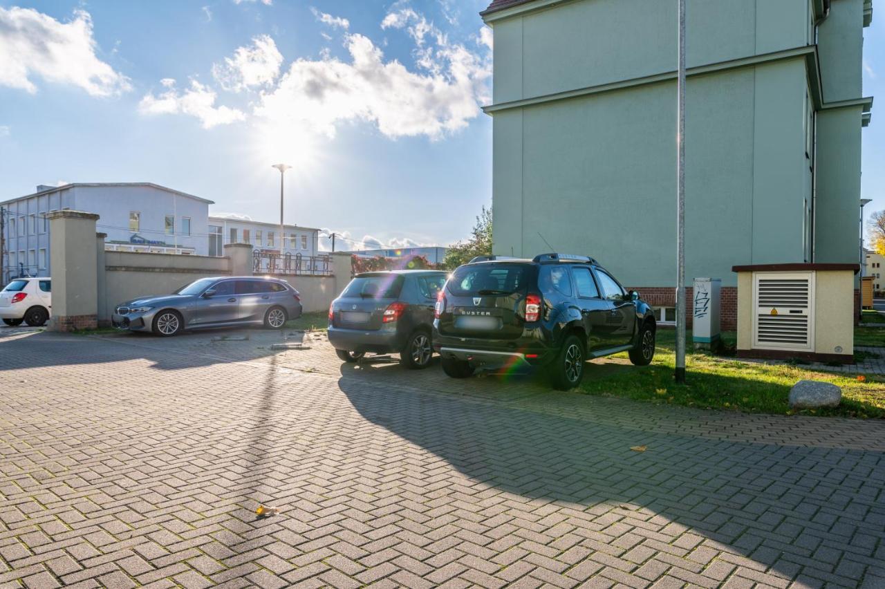Ruhig - Privatparkplatz - Barrierearm Quiet - Private Car Park - Low Barrier Magdeburgo Exterior foto